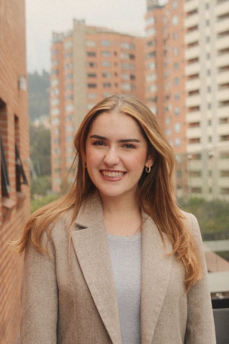 Retrato con blazer beige